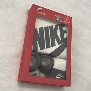 NIKE Gray/White 0-6 month 3-Piece Set